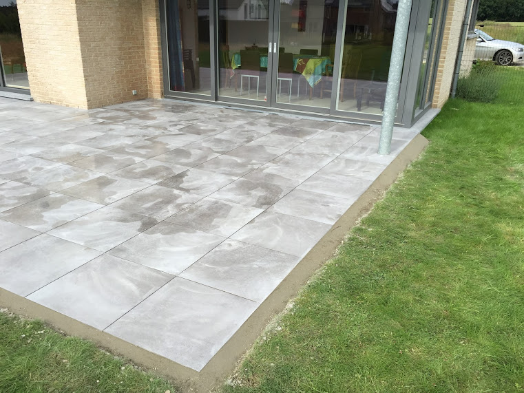 Level and Low Profile Patio Using Buzon Pedestals