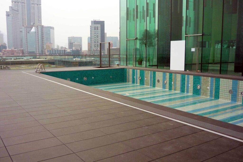 Swimming Pool Surround With Buzon Pedestals
