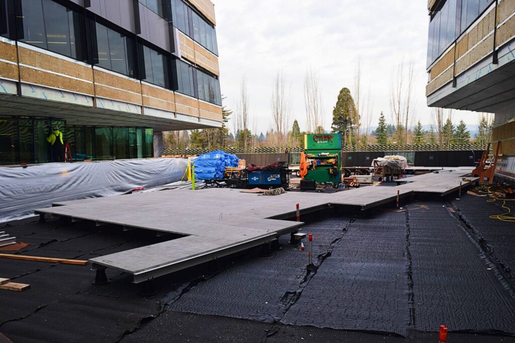 Buzon Pedestals on Substrate with I-Beams and Grating Panels