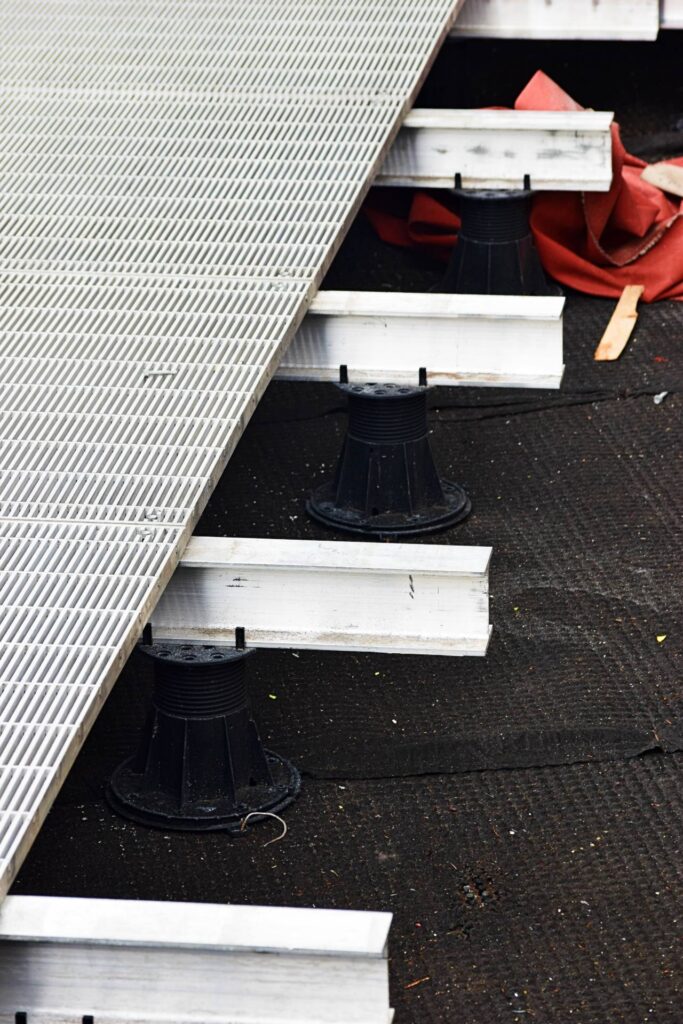 Grating Panels Over I-beams Supported by Buzon Pedestals