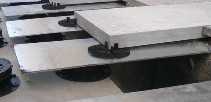 Natural Stone with U-Tabs-Flat over Seismic Joint Plate and Buzon Pedestals
