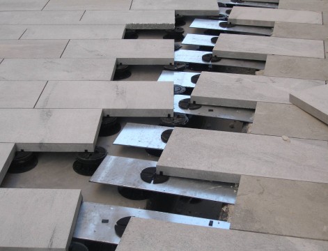 Buzon Pedestals Mounted on Seismic Joint Plates with Natural Stone