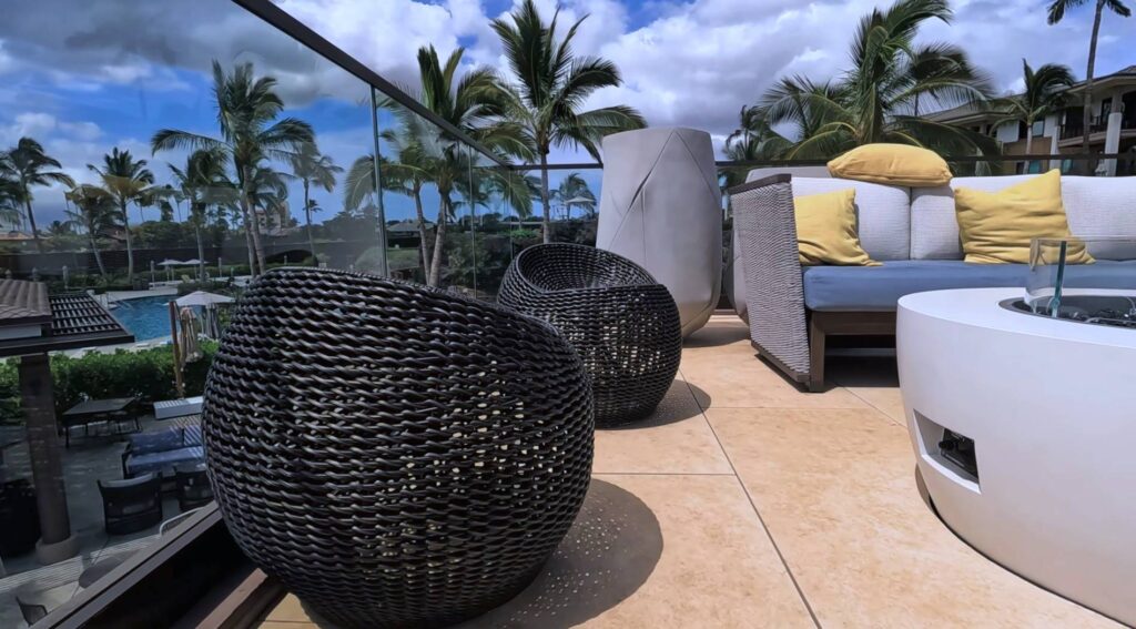 Club Terrace Outdoor Living Room with Glass Balustrade